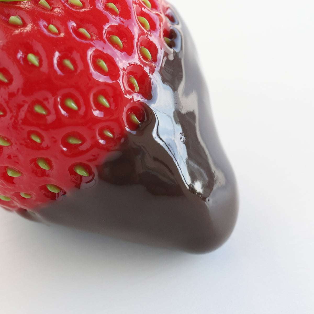 まるで本物。リアルな食品サンプル 食べられない つやチョコいちご